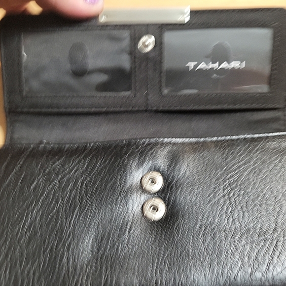Women's Tahari  Black Waller Centerfold Trifilf Clutch RFID Protection - Picture 2 of 6
